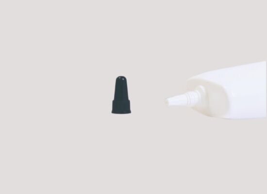 30mm Diameter Plastic Cosmetic Tube with 30-60ml Capacity and Long Nozzle for Sunscreen Packaging